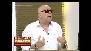 apresentador racista fala sobre a sua superioridade