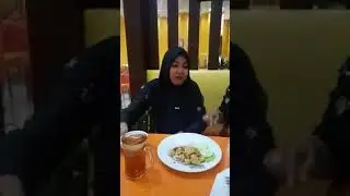 Tante Cantik Minum Air obokan