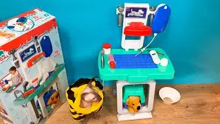 Распаковка игрушки ветеринарный центр Ecoiffier. Играем в ветеринара с игрушечной собакой. Обзор.