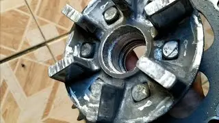 Arreglando balero roto en llanta trasera moto - Bajaj Avenger 220