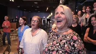 Flash Chorus sings Hank Williams's "Hey Good Lookin'"