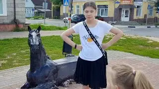 Было до слез обидно\\\Попрощалась со школой...