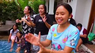Cari Pop It Di kolam Renang | Challenge