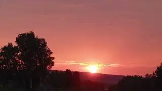 Красный закат после распыления хим трасс.  Предположительно соединения бария, алюминия, наночастицы.