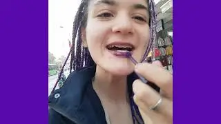 SAÇIMLA UYUMLU MOR RUJ VE OJE SÜRÜYORUM  
