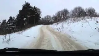 Kia Sportage поднимается в ледяную гору