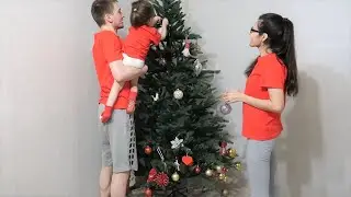 НАРЯЖАЕМ ВМЕСТЕ ЕЛОЧКУ!🎄😍 АВЕЛИНА В ВОСТОРГЕ!