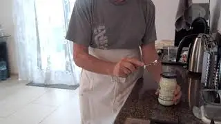 How to open a difficult jar with a spoon . The Crazy Chef