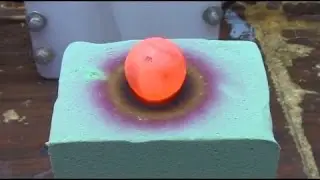Vedere cosa succede quando si mette palla di fiamma nichel sul set di sperimentare