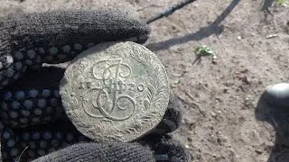 Добиваем расчищенную трактором площадку!