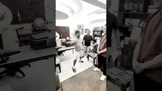 He did an Ali Shuffle on Pacquiao 😂 