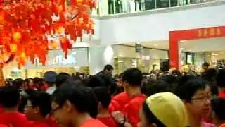 Richard Poon @ SM North Edsa sings I love you baby!
