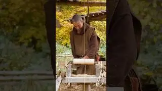 Drechseln wie im Mittelalter – So entsteht ein Holzhammer