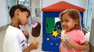 CAROL ENGANA YUJI COM A MÁGICA DOS SORVETES - Gatinha da Artes cheats Yuji with ice cream magic