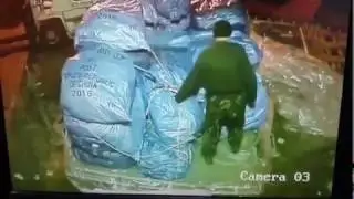 Грузчик в Шереметьево пытался украсть телефоны из международных посылок