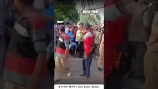 Para kepala desa beserta kelompok tani se- kabupaten bayumas membuka paksa gerbabg yang tertutup