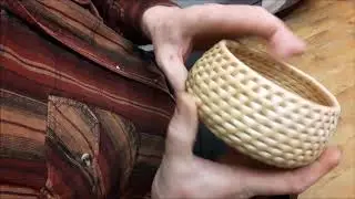 Weaving the edge and handles of a spiral basket