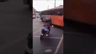 Police chase in brazil between narrow streets