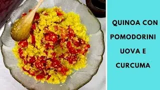 Quinoa con uova, pomodorini e curcuma