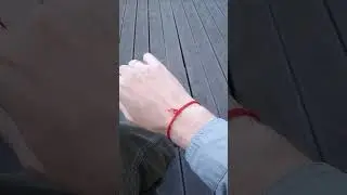 Ответ про красную верёвочку на руке.
