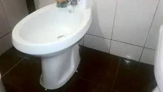Как приклеить унитаз и биде к плитке