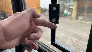 Кронштейн для моніторів.