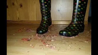 crush fruits with my rubberboots 
