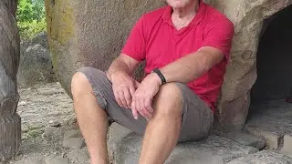 Нашел хатку, дал объявление нужна горничная, ой, сколько много наьежало