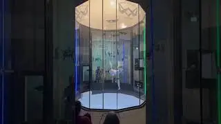 Es un Pajaro? Es un Avion? Nooooooooooo es una tia que vuela (y de verdad)