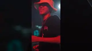Мои джигги в здании половина на сцене / BAPAY
