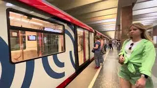 С днем рождения, «Москва 2020»! Прибытие и отправление 81-775 на станции «Новоясеневская»