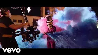 Fall Out Boy - HOLD ME TIGHT OR DON’T (Beyond The Video)