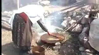 ADİLE UYGUR GAVURGA YAPARKEN