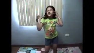 NIÑA BAILANDO