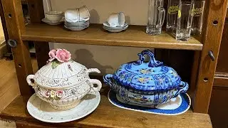 Тбилиси. Улица Узнадзе. Винтажная мебель и сувениры.
