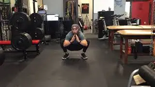 Deep Squat w Single Arm Reach