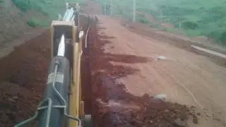 RETRO ESCAVADEIRA FASENDO VALA!VISÃO DO OPERADOR!!FABIO OPERADOR!!!