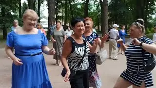 ТАНЦЫ 💃💃 Пенсионеры отжигают 😂 настроение на высоте 25.06.23 г. Калуга парк культуры и отдыха #танцы