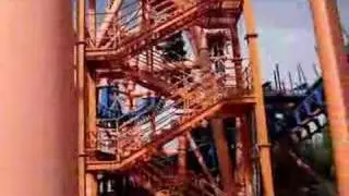 Montanha Russa Stunt Fall no Parque Warner
