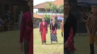 Siswi SMA malu-malu 