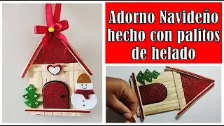 Adorno navideño hecho con palitos de helados