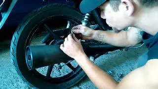Showing how the Moto'Car Escapes 3in1 Exhaust is operated (it crackles even in slow motion)
