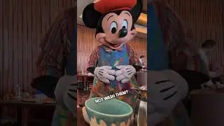 🤩The ONLY place to see Mickey's Painter Outfit is at Topolino's Terrace! 