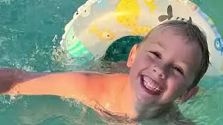 Emmitt & Ruby SLO-Motion swimming