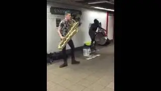 Потрясающее выступление в подземке