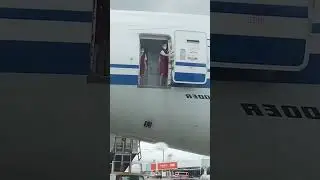 ¿Porque La Azafatas No Pueden Cerrar La Puerta?