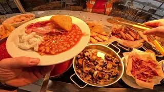 Breakfast service, nice and steady 👌😊👍