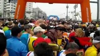 29. Vienna City Marathon 2012 Start Reihe 1 aus Läufersicht (HD)