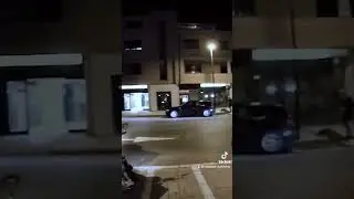 Parcheggio contromano, sul marciapiede, sui posteggi da moto e a 2cm dalla mia moto e uno scooter 🤦🏻
