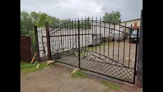 Красивые ворота из профильной трубы.